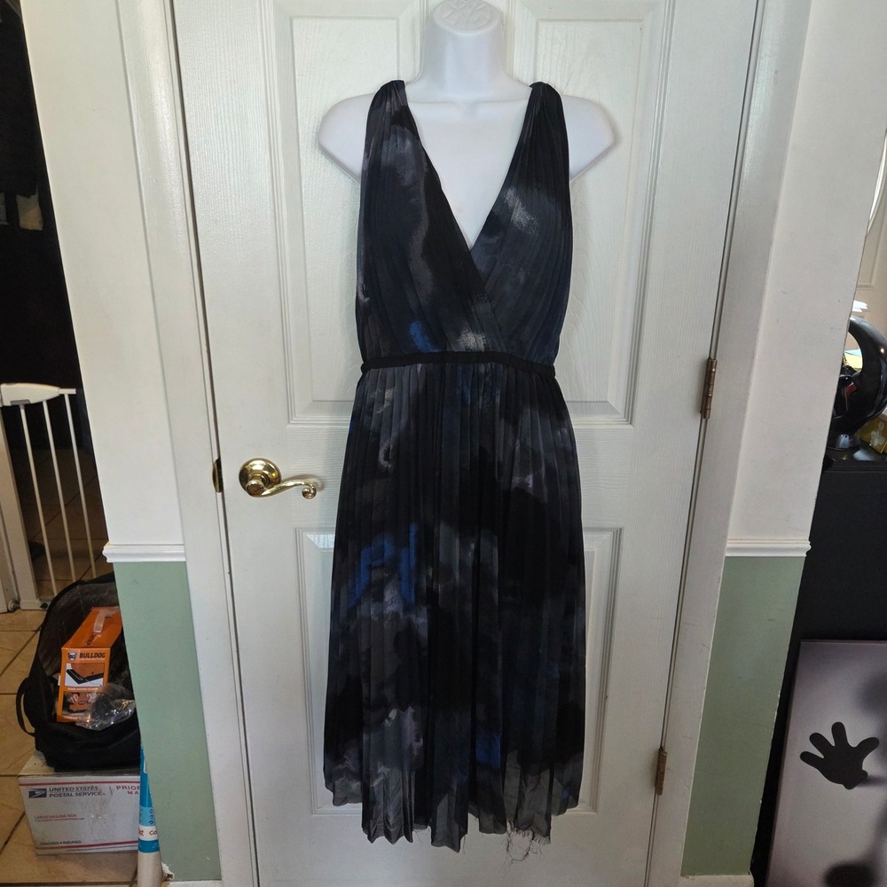 Wilfred Aritzia Pleated V-Neck Midi Dress Black Blue Watercolor XS Fairy Gothic
